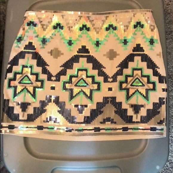 Express Sequin Mini Skirt - Picture 3 of 4